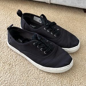 Toms sneakers